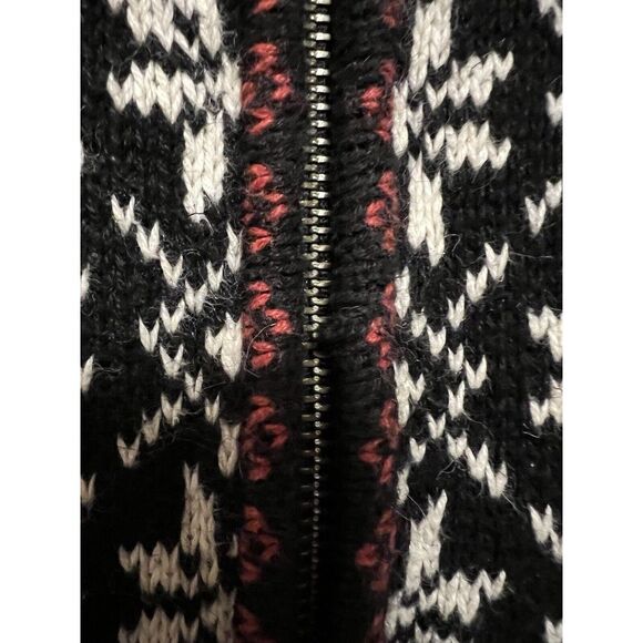 Nomadic Traders Fair Isle Snowflake Berry Holiday Zip Cardigan Black White Red M - Picture 11 of 15